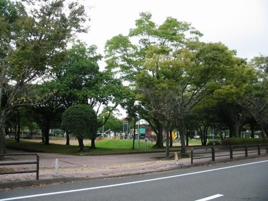 【周辺】　宮崎中央公園：2067m