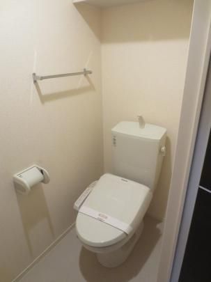 【その他】　A105　温水洗浄暖房便座トイレ