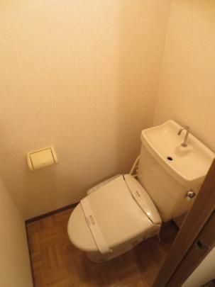 【その他】　Ｄ202　温水洗浄暖房便座トイレ