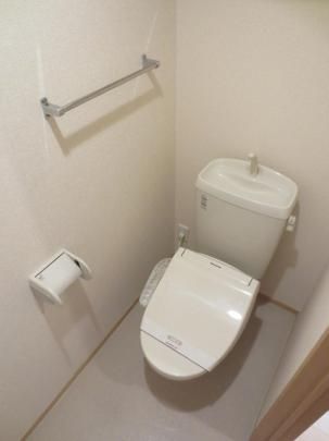 【その他】　B105　温水洗浄暖房便座トイレ