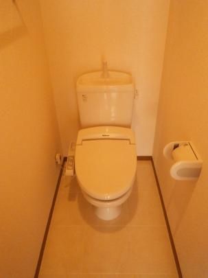 【その他】　Ｂ107　温水洗浄暖房便座トイレ