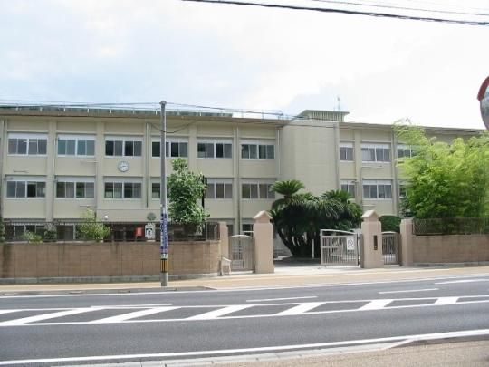 【周辺】　国立宮崎大学教育文化学部附属小学校：492m